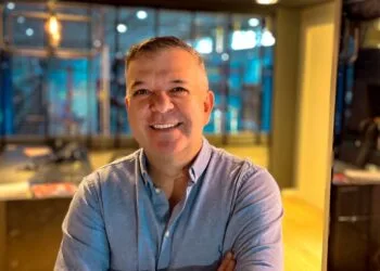 Cristallux completa 10 anos e acelera expansão por todo o Brasil