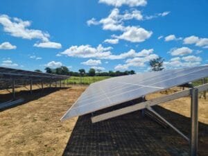 Com bandeira amarela em vigor, energia renovável e modelo de assinatura despontam como alternativas para reduzir impactos na conta de luz