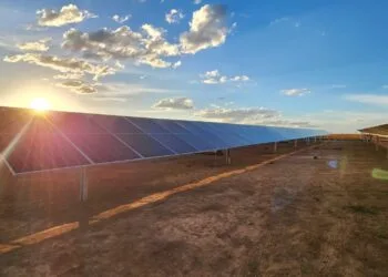Expansão do Complexo Solar Janaúba impulsiona economia circular e reduz emissões de CO₂