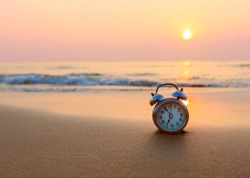 Abrasel defende retorno do horário de verão como alternativa à sobrecarga do sistema elétrico