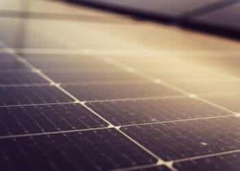 Sujeira invisível, prejuízo real como a poeira pode estar sabotando seu painel solar