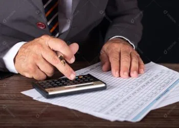 Economia de até 30% na conta de luz é possível no dia a dia