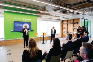 Schneider Electric e MDIC assinam acordo para acelerar a descarbonização industrial no Brasil