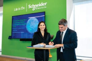 Schneider Electric e MDIC assinam acordo para acelerar a descarbonização industrial no Brasil
