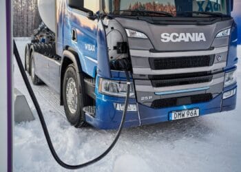 Às vésperas da COP30, Gigantes Elétricos alerta para urgência na eletrificação de caminhões no Brasil