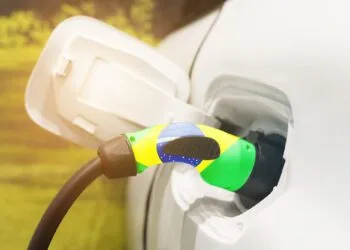 Montadoras no Brasil priorizam híbridos flex, enquanto mundo avança em veículos elétricos