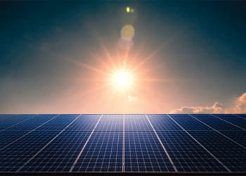 Cortes de geração e dificuldades de conexão à rede levam a queda de 29% no mercado de energia solar no Brasil