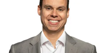 Internacionalização da energia solar brasileira: por que aderir aos padrões globais é estratégico para o país