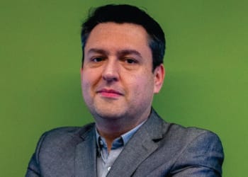 Do condomínio à estrada a nova geografia da rede de recarga elétrica no Brasil