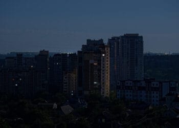 42% dos brasileiros acreditam que a frequência de apagões deve aumentar nos próximos anos, aponta pesquisa