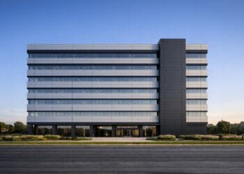 Kingspan sai na frente e lança 1º painel isolante de fachada com certificação ABNT NBR 16951 2021 do país