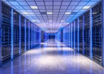 Infraestrutura elétrica definirá se Brasil chegará até 26 GW ou até 45 GW em data centers até 2050, aponta estudo