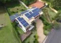 Energia solar ganha força como proteção em cenário global instável