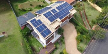 Energia solar ganha força como proteção em cenário global instável