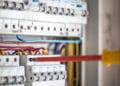 Surtos elétricos causam prejuízo bilionário e evidenciam infraestrutura obsoleta no Brasil