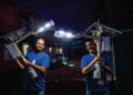 Miguel Badra, em Suzano, recebe postes de energia solar feitos com garrafa PET