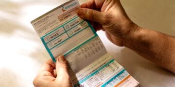 Conta de luz pesa no orçamento e faz consumidor buscar novas formas de economizar