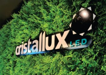 Cristallux completa 12 anos e estreia como expositora internacional