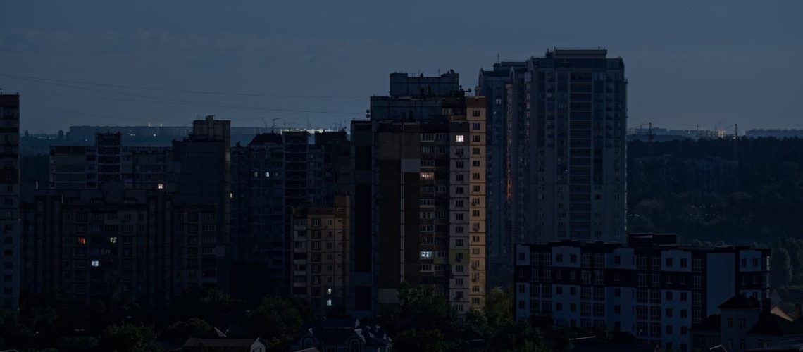 42% dos brasileiros acreditam que a frequência de apagões deve aumentar nos próximos anos, aponta pesquisa