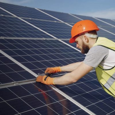 ABSOLAR e Caixa firmam parceria para ampliar financiamento para energia solar