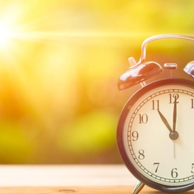 Abrasel reforça defesa pela volta do horário de verão diante do aumento da conta de luz
