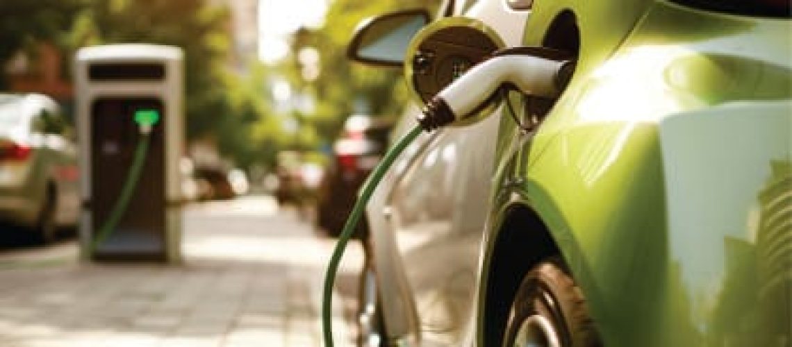 Alta de veículos híbridos e elétricos acelera demanda por mão de obra qualificada