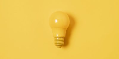 Com bandeira amarela em vigor, energia renovável e modelo de assinatura despontam como alternativas para reduzir impactos na conta de luz