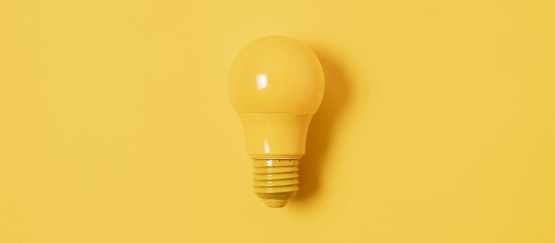 Com bandeira amarela em vigor, energia renovável e modelo de assinatura despontam como alternativas para reduzir impactos na conta de luz