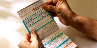 Conta de luz pesa no orçamento e faz consumidor buscar novas formas de economizar