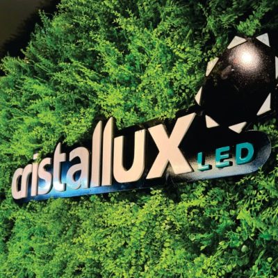 Cristallux completa 12 anos e estreia como expositora internacional