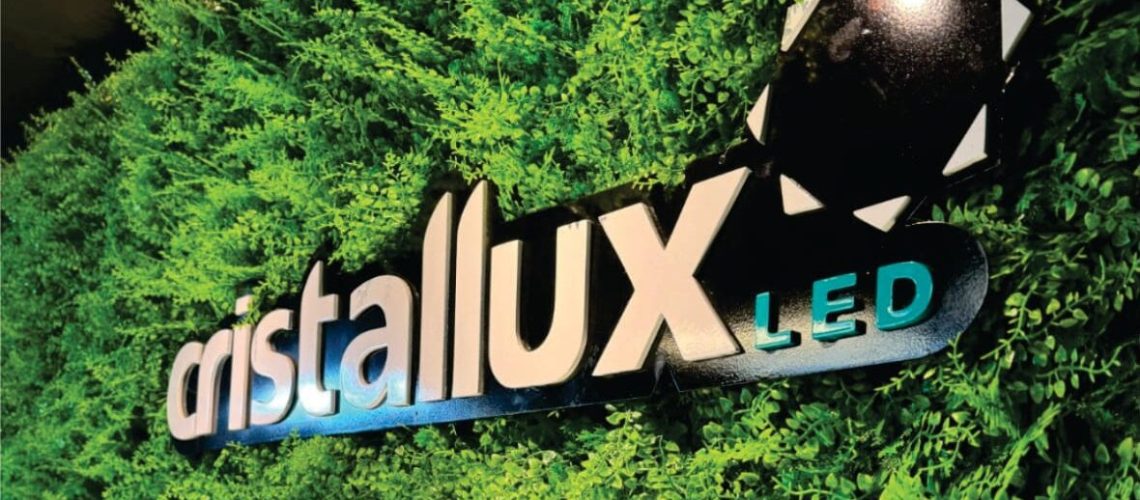 Cristallux completa 12 anos e estreia como expositora internacional