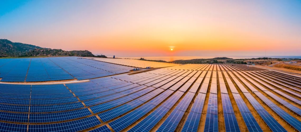 Energia solar adiciona 8 gigawatts e mais de R$ 33 bilhões em novos investimentos este ano no País