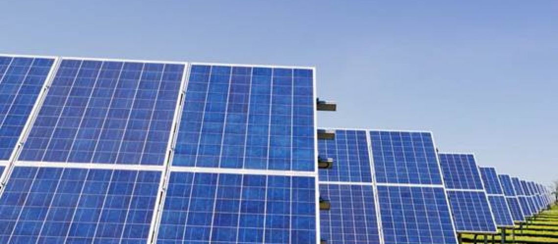 Especialistas alertam para os perigos de cabos falsos instalados em painéis solares