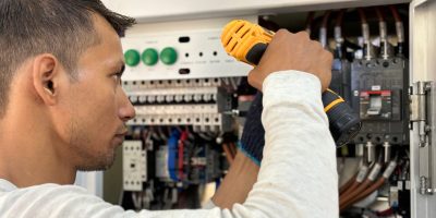 Material elétrico certo e eletricista qualificado a dupla que garante a segurança da casa