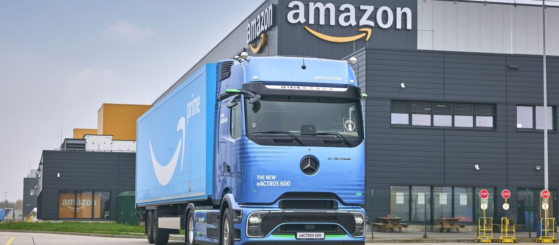 Mercedes-Benz Trucks recebe da Amazon o pedido de mais de 200 caminhões elétricos