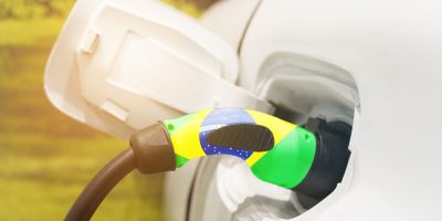 Montadoras no Brasil priorizam híbridos flex, enquanto mundo avança em veículos elétricos