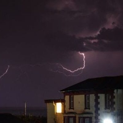 Oscilação de energia saiba como proteger os aparelhos da sua casa e empresa