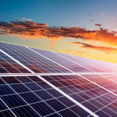 Painéis fotovoltaicos entregam menos potência do que a declarada, aponta estudo da TÜV Rheinland