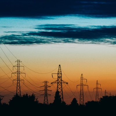 Quase metade dos CEOs de energia e serviços de utilidade pública revelam aumento de receita com investimentos de impacto climático positivo