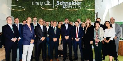 Schneider Electric e MDIC assinam acordo para acelerar a descarbonização industrial no Brasil