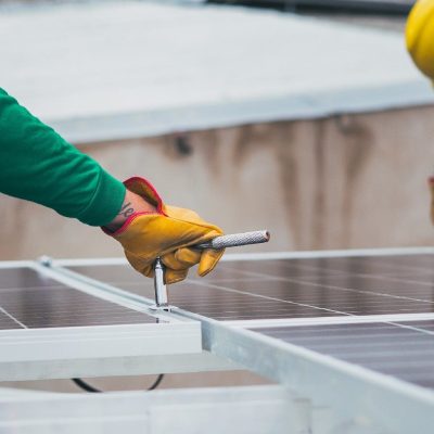 Setor de energia solar deve gerar mais de três milhões e meio de empregos até 2030 no Brasil