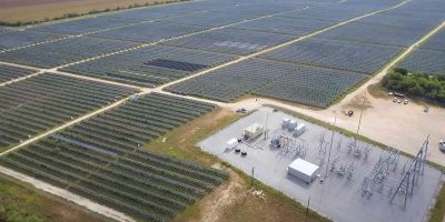 Sistema de bateria modular e móvel para locação em escala global
