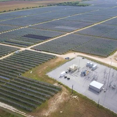 Sistema de bateria modular e móvel para locação em escala global