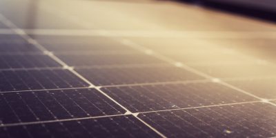 Sujeira invisível, prejuízo real como a poeira pode estar sabotando seu painel solar