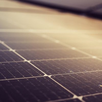 Sujeira invisível, prejuízo real como a poeira pode estar sabotando seu painel solar