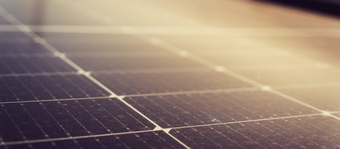 Sujeira invisível, prejuízo real como a poeira pode estar sabotando seu painel solar
