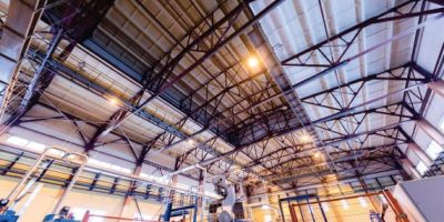 Tecnologias de iluminação industrial evoluem para 200 lumens por watt e vida útil de 10 anos