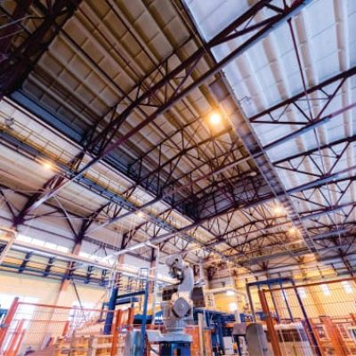 Tecnologias de iluminação industrial evoluem para 200 lumens por watt e vida útil de 10 anos