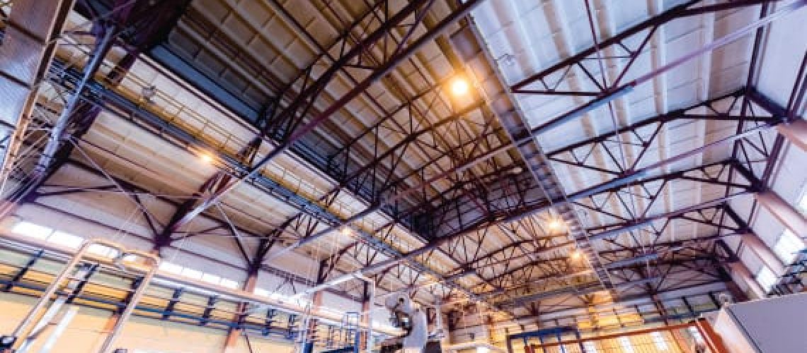 Tecnologias de iluminação industrial evoluem para 200 lumens por watt e vida útil de 10 anos