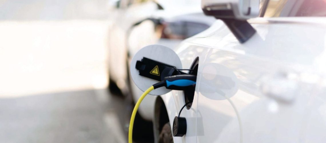 Uso de energia solar para abastecimento de carros elétricos
